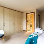 St George's W Private Parking By The Harbour *