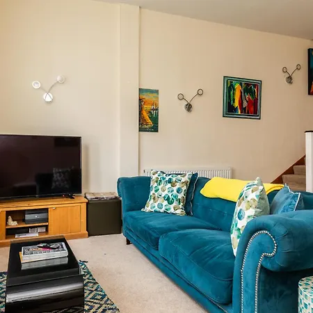 St George's W Private Parking By The Harbour