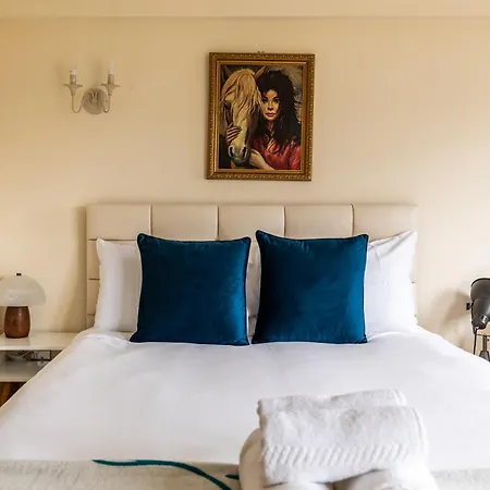 St George's W Private Parking By The Harbour Bristol