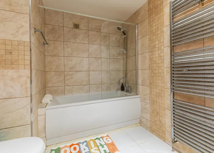 St George's W Private Parking By The Harbour