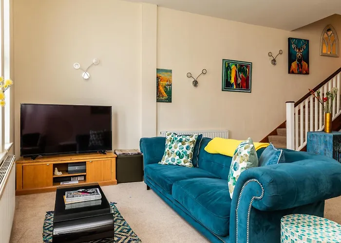 St George's W Private Parking By The Harbour