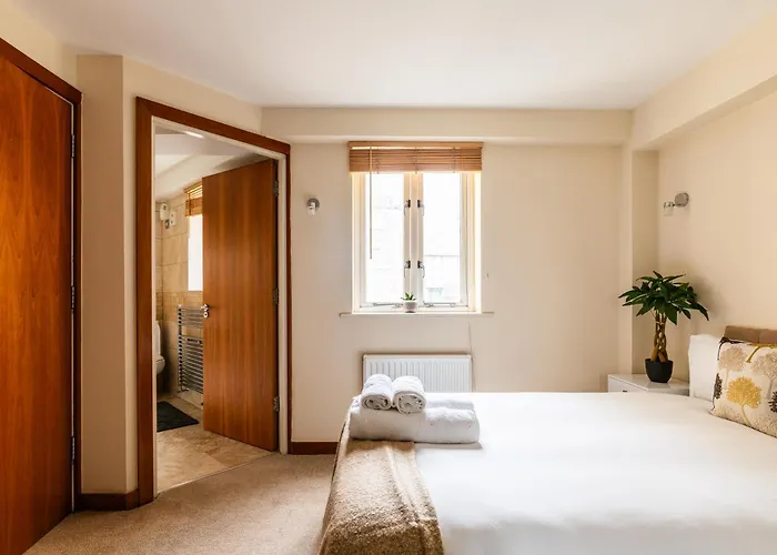 St George's W Private Parking By The Harbour * Bristol