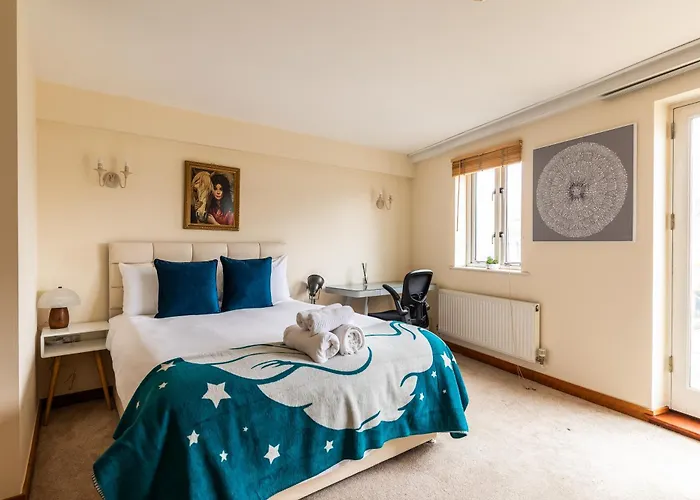 St George's W Private Parking By The Harbour Holiday home