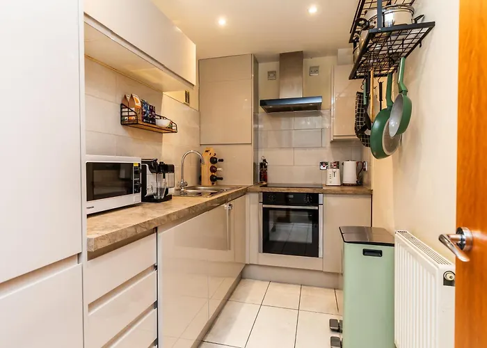 St George's W Private Parking By The Harbour * Bristol