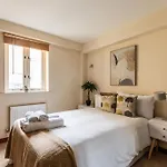 St George's W Private Parking By The Harbour