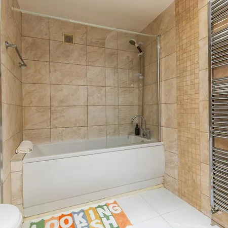 St George's W Private Parking By The Harbour