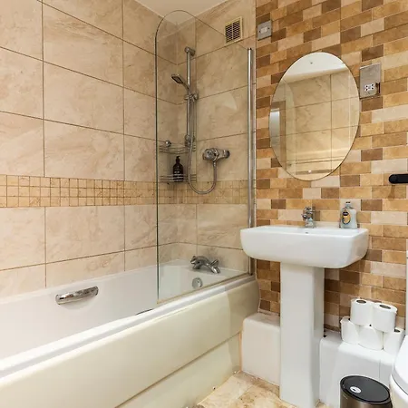 St George's W Private Parking By The Harbour Ferienhaus