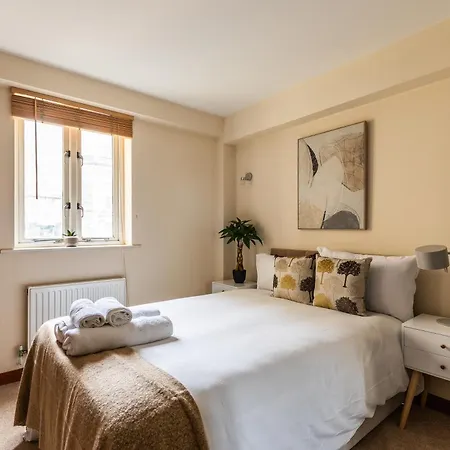 St George's W Private Parking By The Harbour