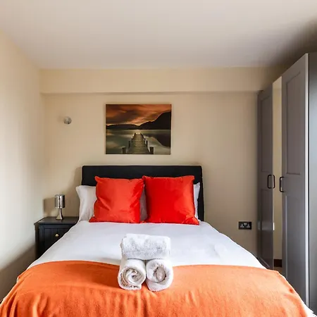 St George's W Private Parking By The Harbour *