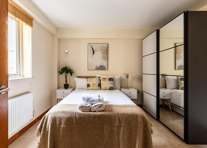 St George's W Private Parking By The Harbour *