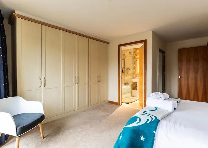 St George's W Private Parking By The Harbour *